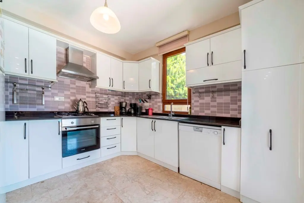 Fitted kitchen